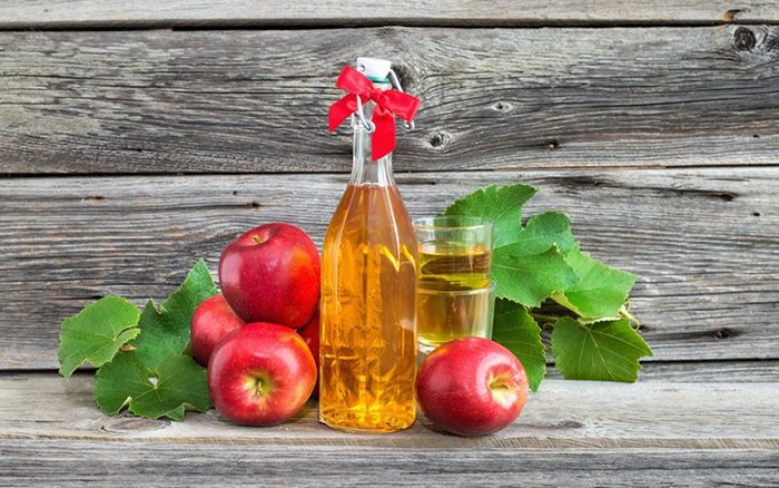 10 самых неожиданных способов использования яблочного уксуса в быту