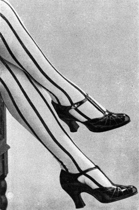 Модная обувь и чулки 20-х годов