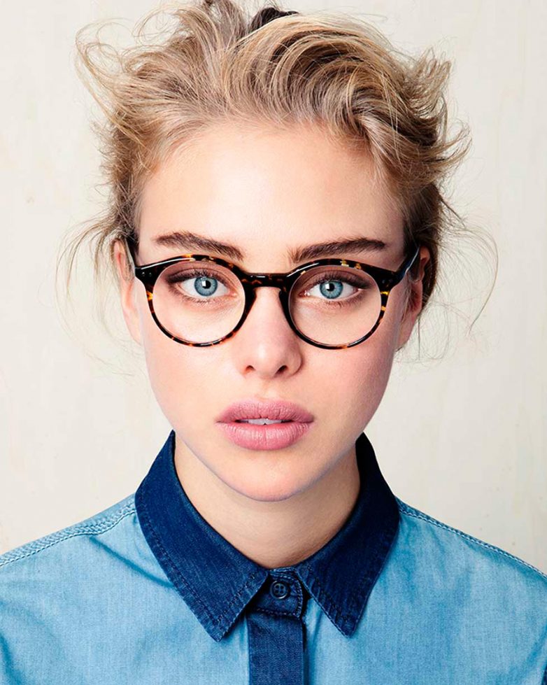 Девушки в очках – фото лучших образов