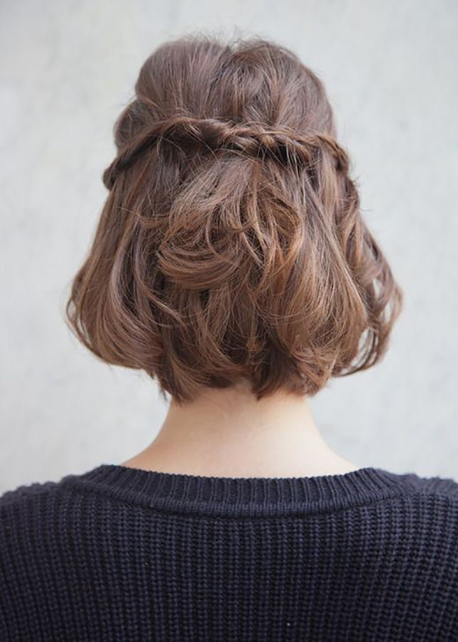 Советы и причёски для девушек с волосами средней и короткой длины