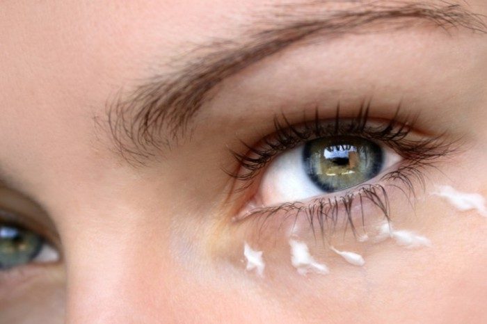 Секреты правильного ухода за кожей вокруг глаз