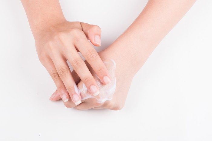 Секреты ухода за кожей рук, которые продлят их молодость на долгие годы