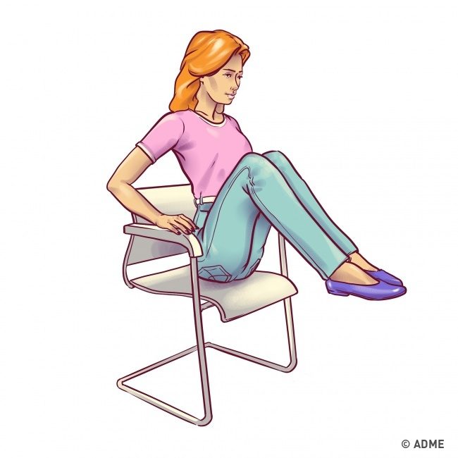 Упражнения для плоского живота, которые можно делать прямо на стуле