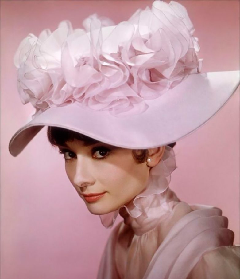 Уникальные шляпки Одри Хепберн