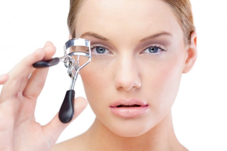 Как сделать идеальный макияж глаз с помощью керлера