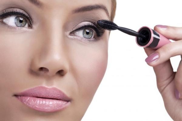 Основные ошибки, допускаемые во время макияжа глаз