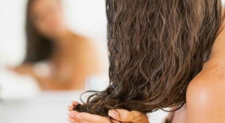 Маска, которая экстренно остановит выпадение волос