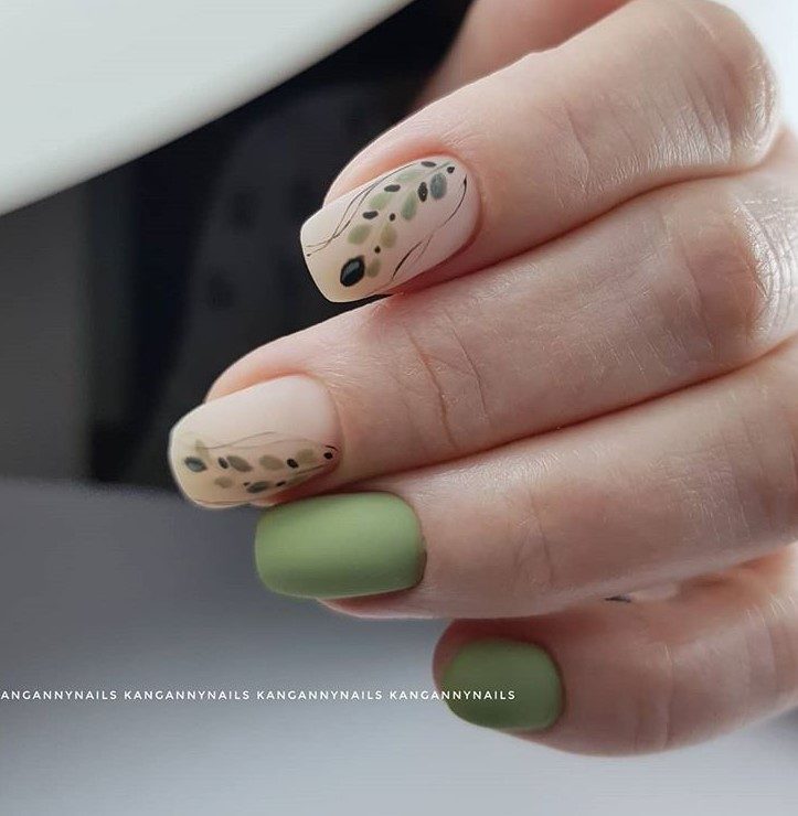 Идеи зелёного маникюра на короткие ногти