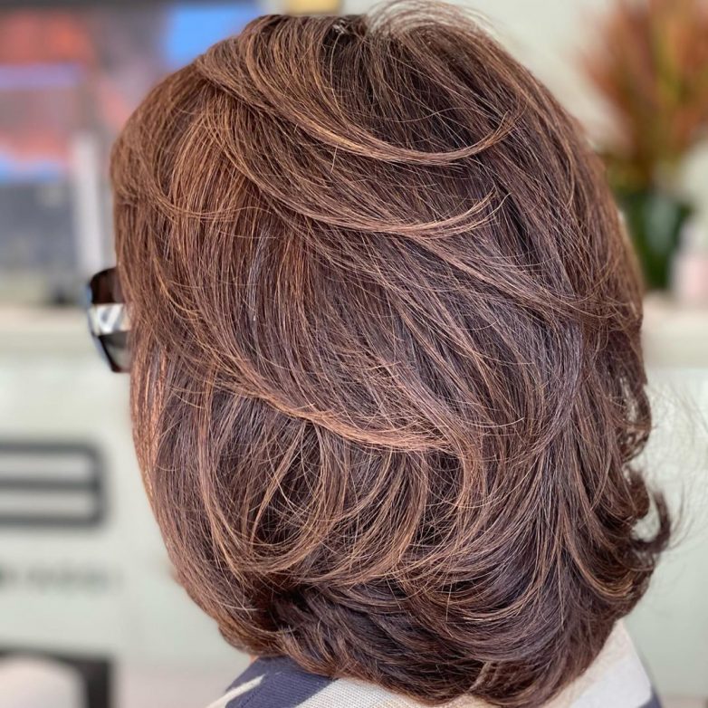 Стрижки для женщин после 60 лет на средние волосы