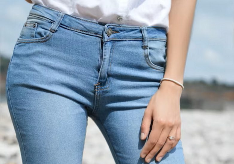 Модели джинсов, которые скрадывают лишние кило