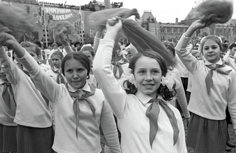 Пионеры, дискотеки и Первомай - советская атмосфера 1970-х