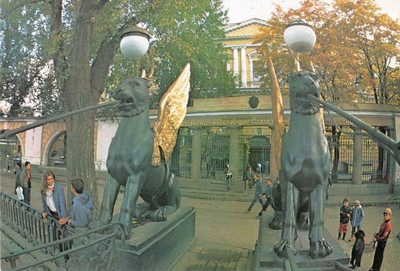 Ленинград на открытках 1980-х годов