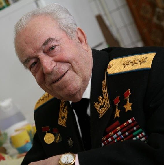 Виталий Иванович Попков - командир поющей эскадрильи