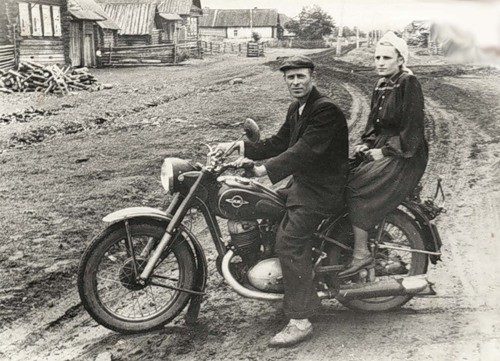 Мотоциклы в деревне