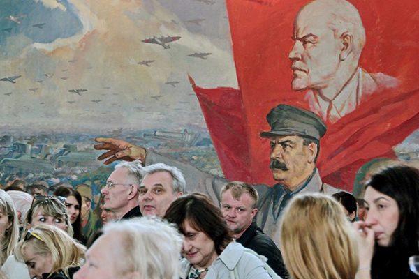 Почему Сталин осторожничал в 1917 году?