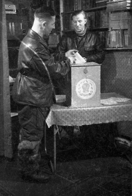 Советские исследователи на Северном Полюсе