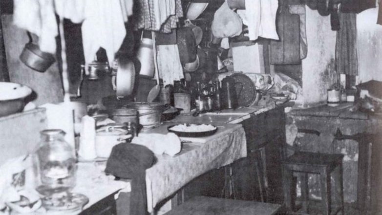 Жизнь советских женщин  в общежитиях