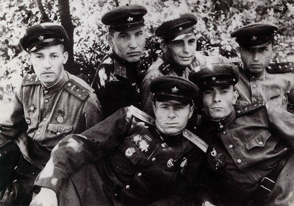 Как и зачем возвращали погоны в Красной Армии?