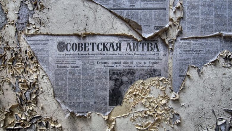4 причины, по которым в СССР под обои клеили газеты