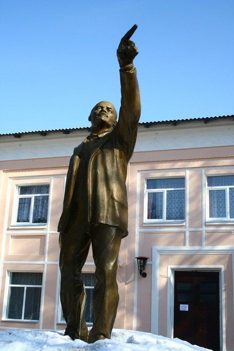 15 самых странных памятников Ленину со всего света