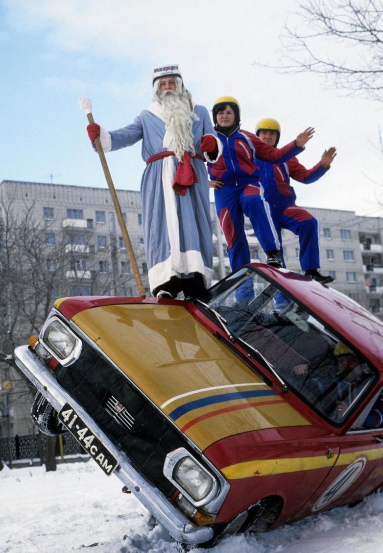 Дед мороз остановка. Советский дед Мороз. Дед Мороз на машине. Новый год в СССР.