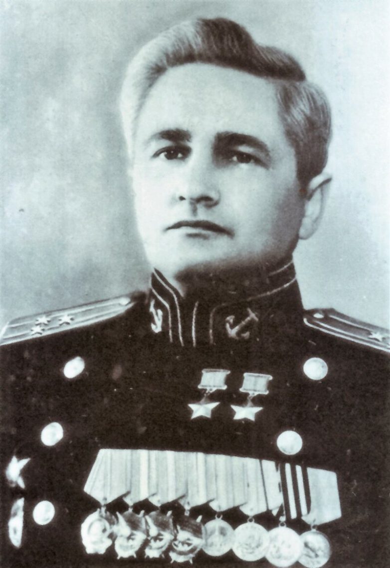 Как советский летчик Василий Раков потопил немецкий крейсер