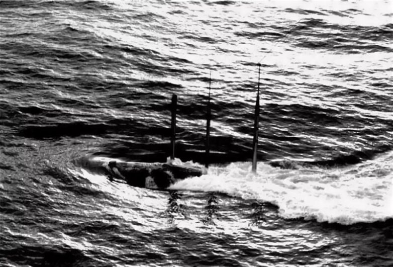 Как советские подводники американский авианосец таранили