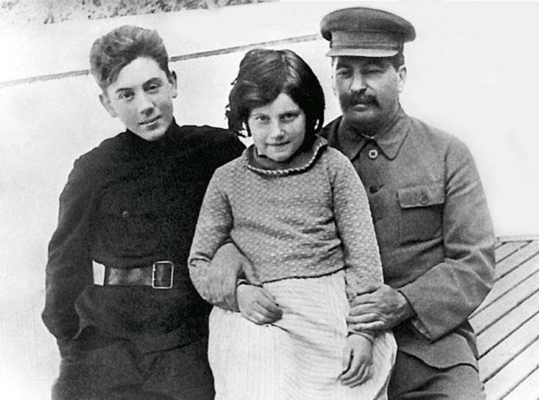 Сталин в быту и на работе: 25 редких фото