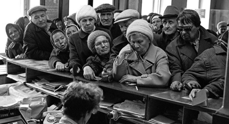 За чем стояли в очередях советские граждане?