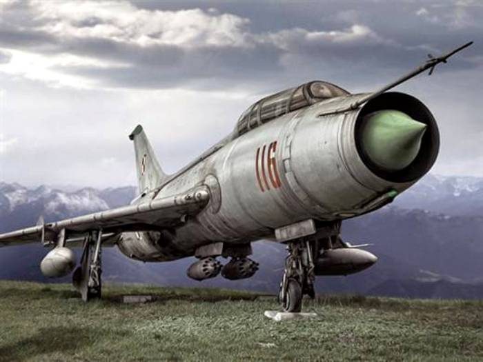 За что истребитель-бомбардировщик МиГ-27 получил прозвище «летающий балкон»?