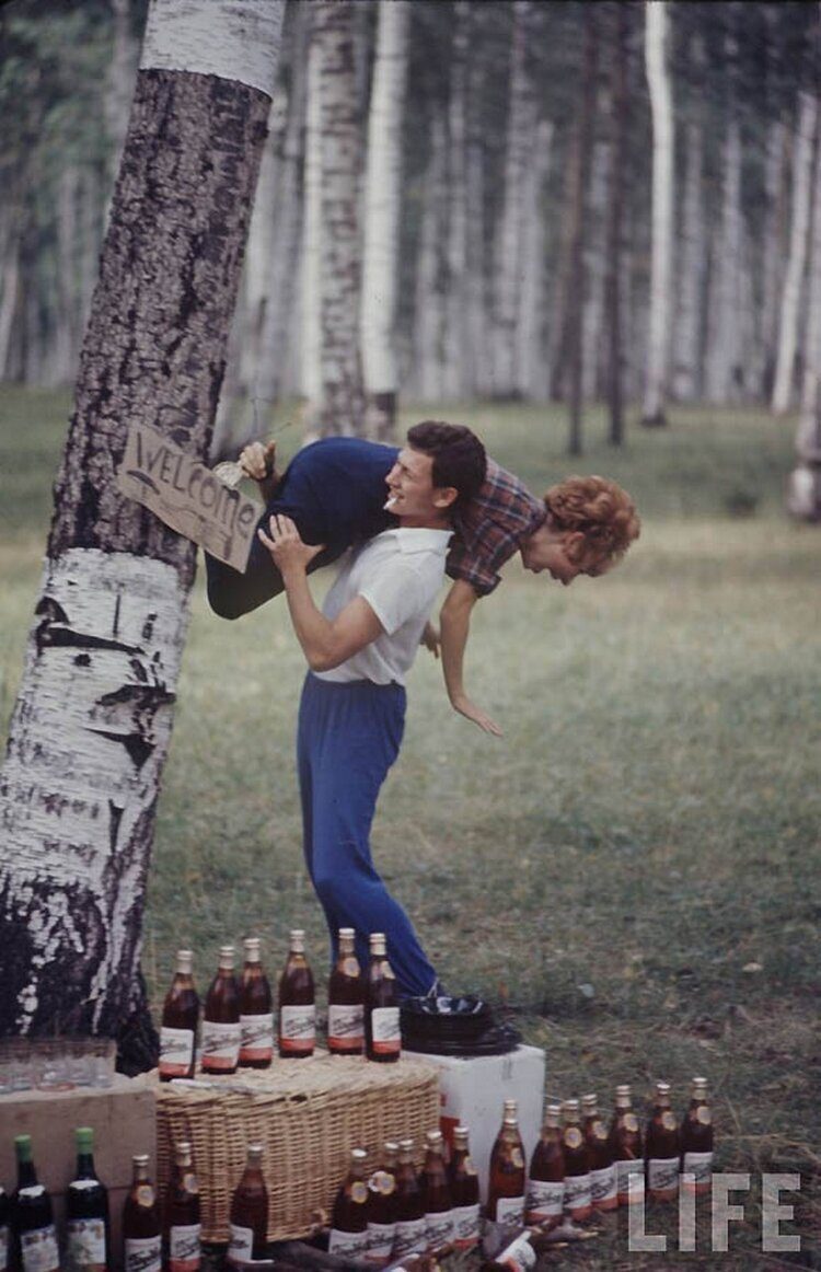 Жизнь советской молодёжи в 1960-х