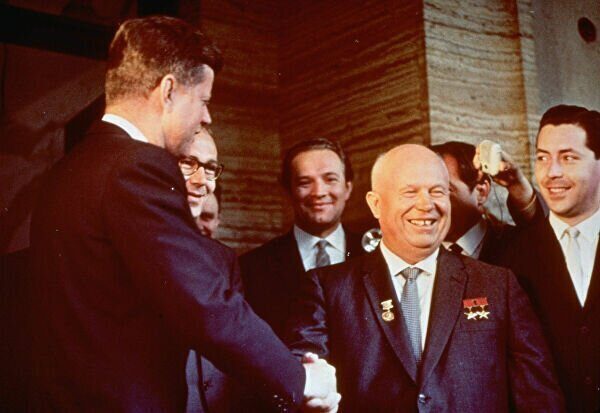 Зарубежные приключения Никиты Хрущёва Хрущёв, Хрущёва, Булганин, визит, время, Хрущёвым, будет, когда, советские, подарил, посетил, Гарст, стоит, лидера, апреля, визита, очень, больше, хорошо, министр