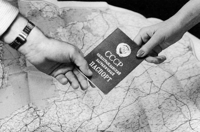 Что запрещалось гражданам СССР во время поездки за границу?