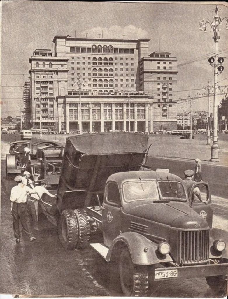 Теплые «ламповые» снимки советских автомобилей