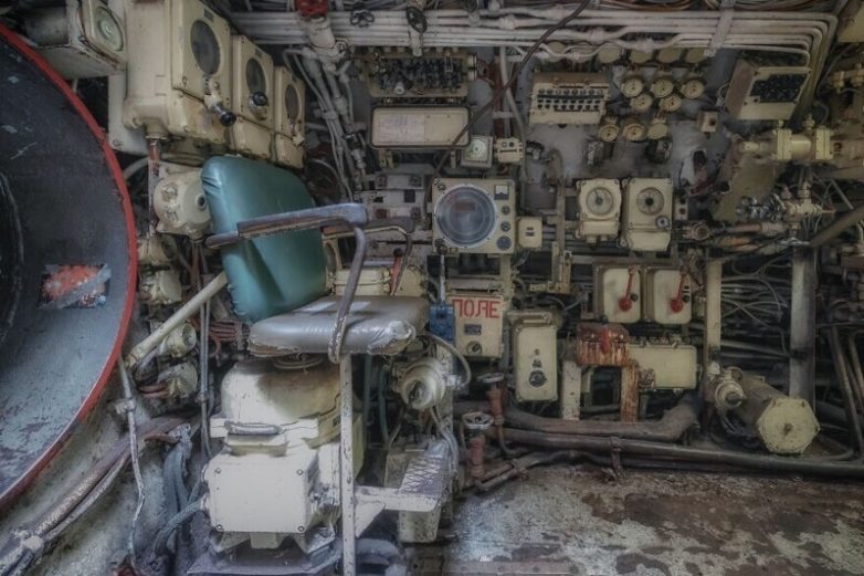 Что внутри у заброшенной советской подводной лодки?