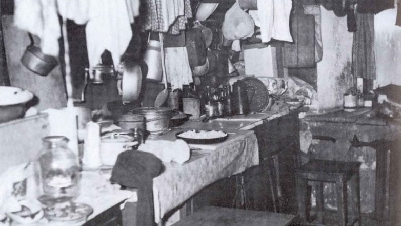 Женщины в советском общежитии