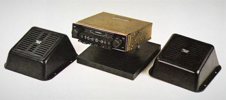 10 кассетных автомагнитол Советского Союза