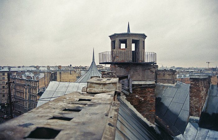 Что за странные башенки, которые остались до сих пор на старых советских домах?