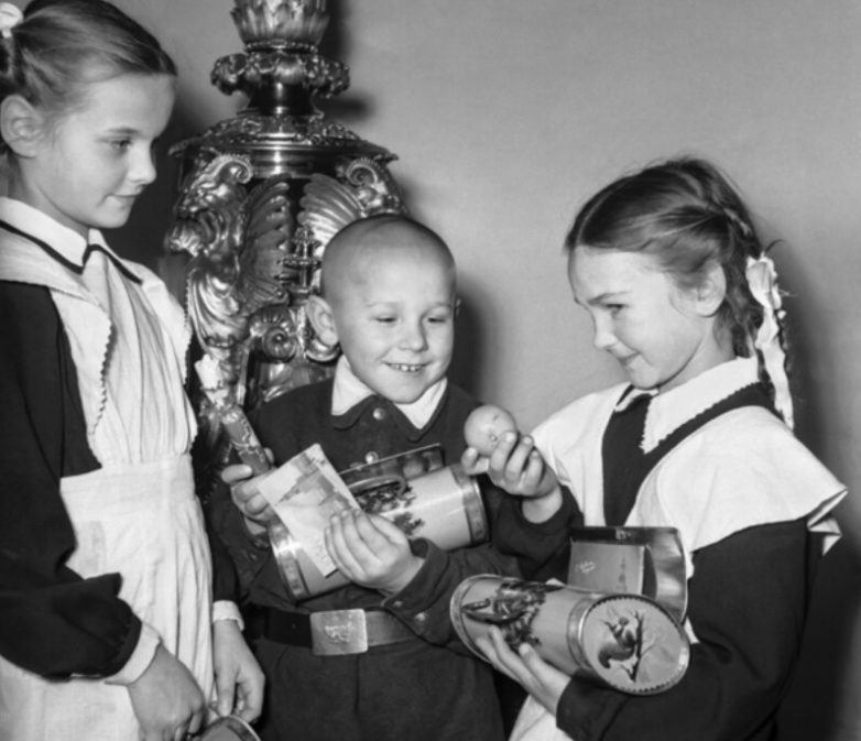 Душевные новогодние фотографии из 50-х годов