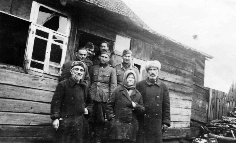 Что получил староста деревни в награду от фашистов за то, что сдал генерала Власова