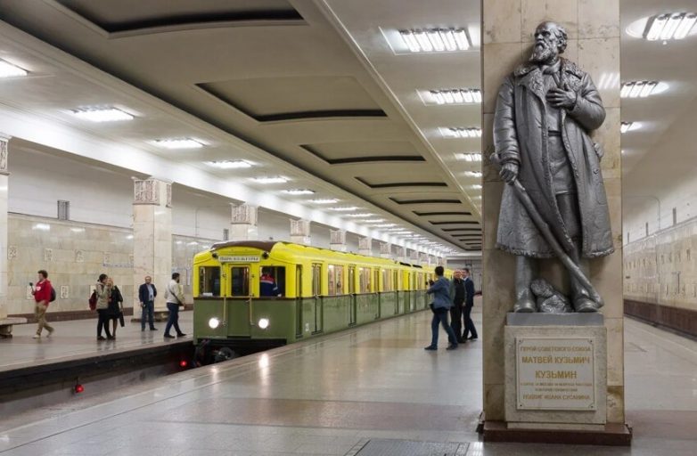 Почему в советские времена вагоны метро называли по буквам алфавита, но пропустили букву “Ж”