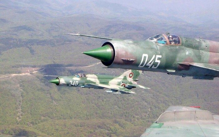 Почему старый советский истребитель МиГ-21 до сих пор остаётся в строю?