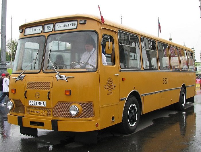 Зачем советские водители оборачивали рули автобусов?