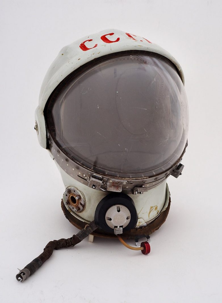 Шлем от скафандра первого отряда советских космонавтов выставили на аукцион