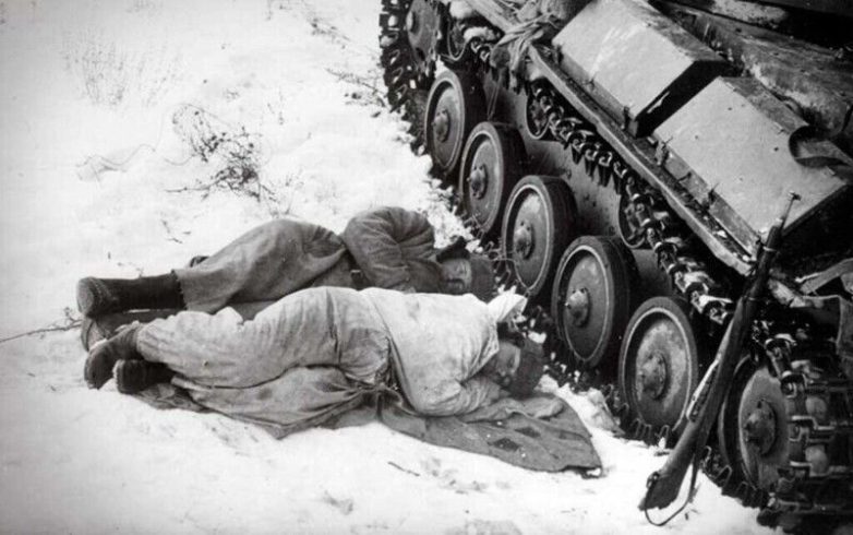 Как советские солдаты выживали в -40 °C, ночуя на снегу?