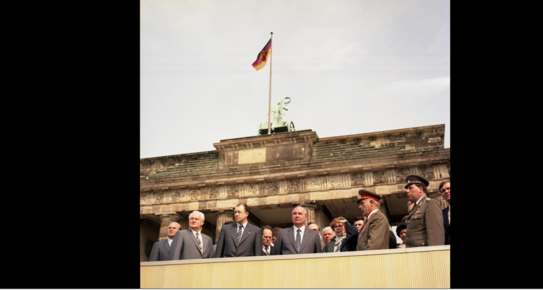 Чем занимался Миша Горбачев во время немецкой оккупации?