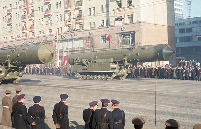 Как на советских парадах обманывали Запад