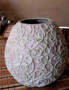Красивая ваза в технике папье-маше