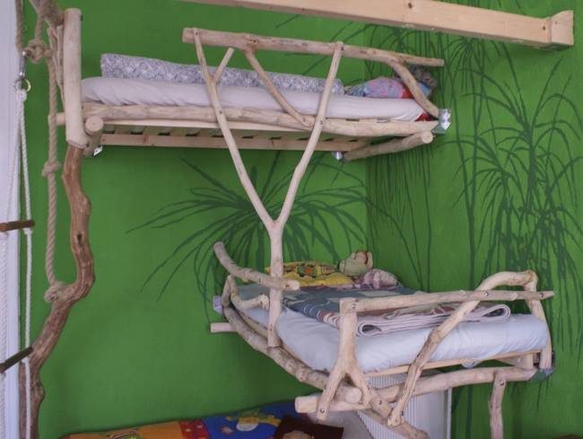 Папа сделал оригинальные кровати для детей