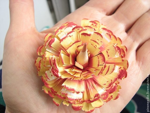 Необычный квиллинг-цветок